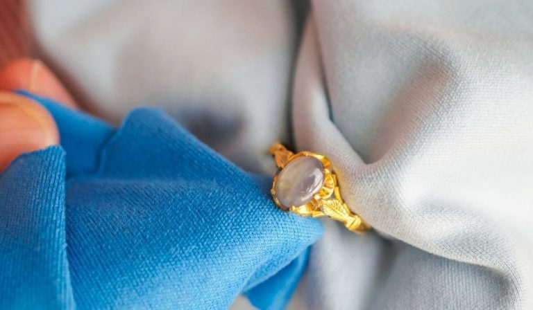 Does a Polishing Cloth Remove Gold? (6 Interesting Facts)