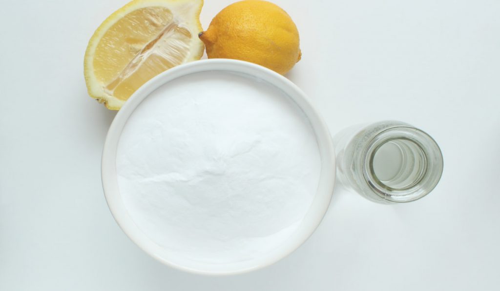 Natural cleaning supplies baking soda, lemon and vinegar
